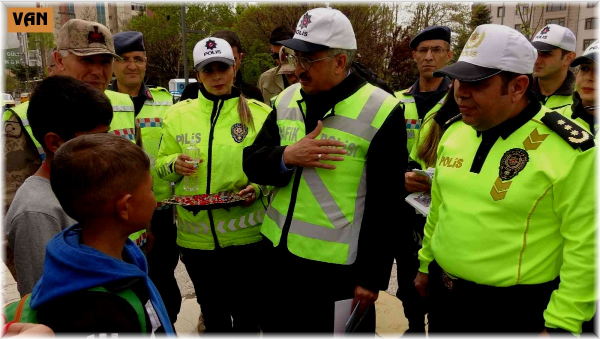 Van'da "Yayalar İçin 5 Adımda Güvenli Trafik" uygulaması yapıldı
