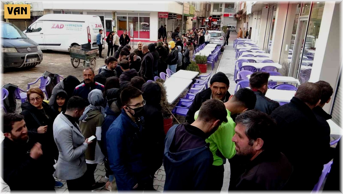 Van'da yemek şirketinden ücretsiz iftar yemeği