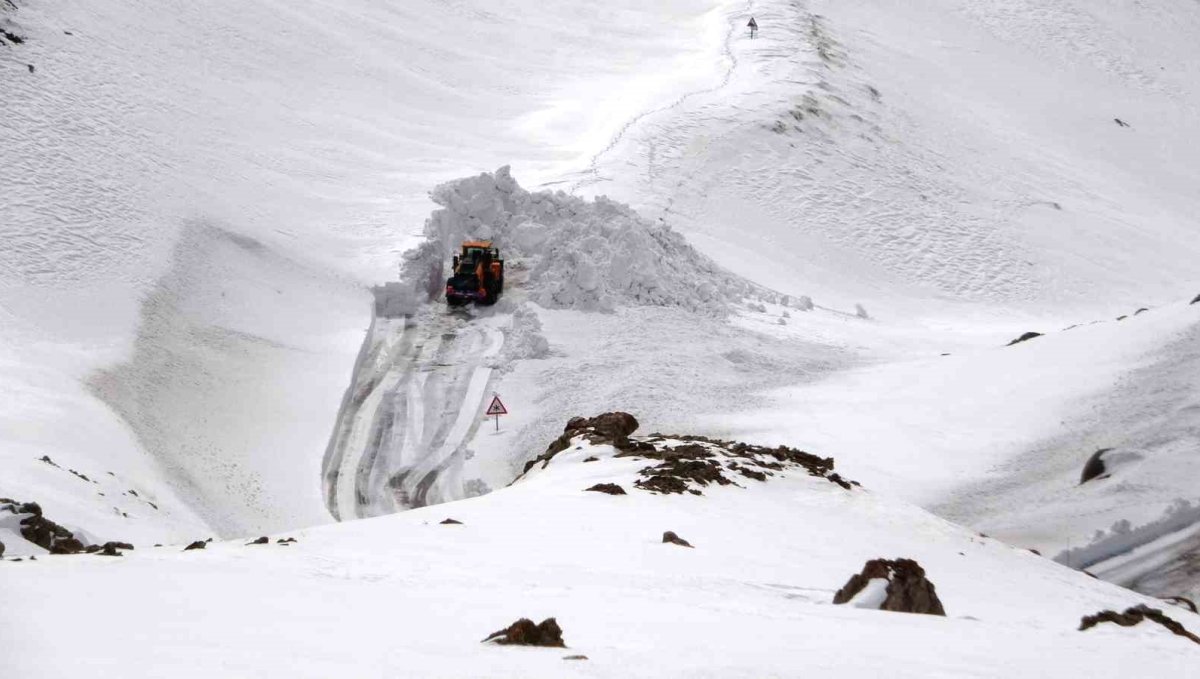 Van'da yoğun kar yağışı ve eğimli alanlar çığ riskini artırıyor