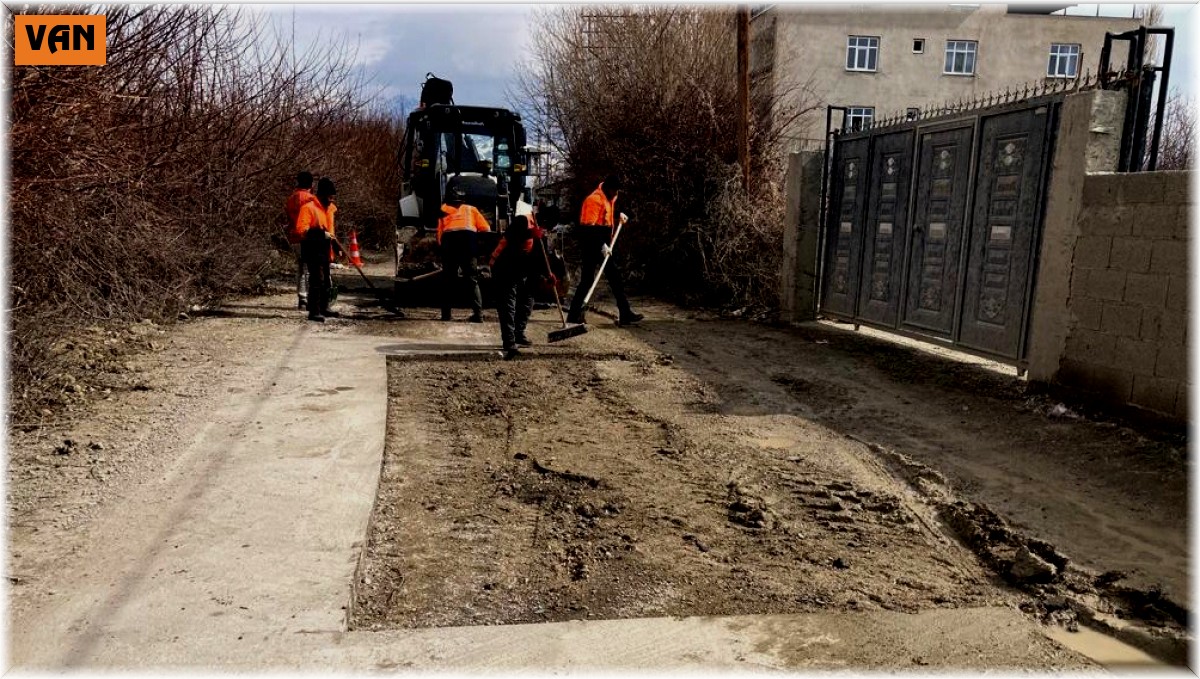 Van'da yol onarım çalışması