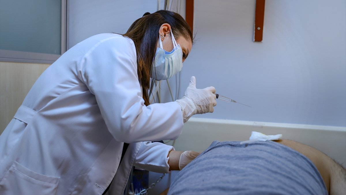 Van'daki ağrı polikliniği hastalara "şifa" dağıtıyor