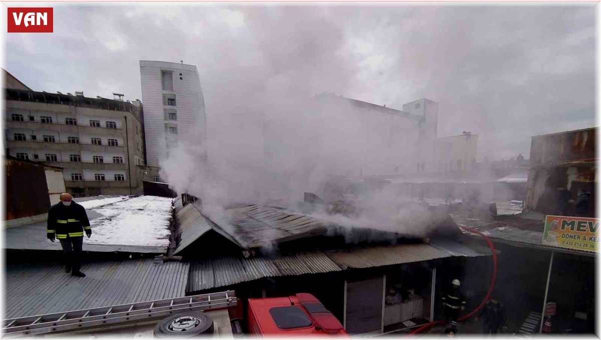 Van'daki Büyük Rus Pazarı'nda korkutan yangın