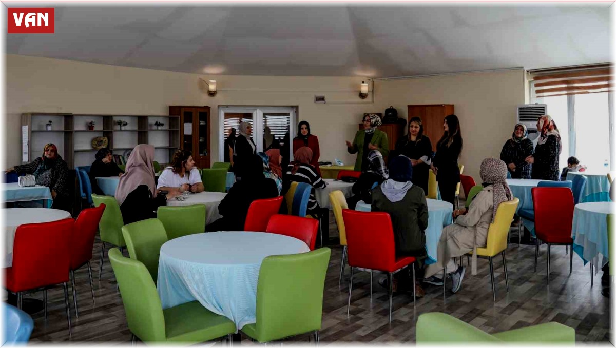 Van'daki depremzede kadınlar '8 Mart'ta unutulmadı