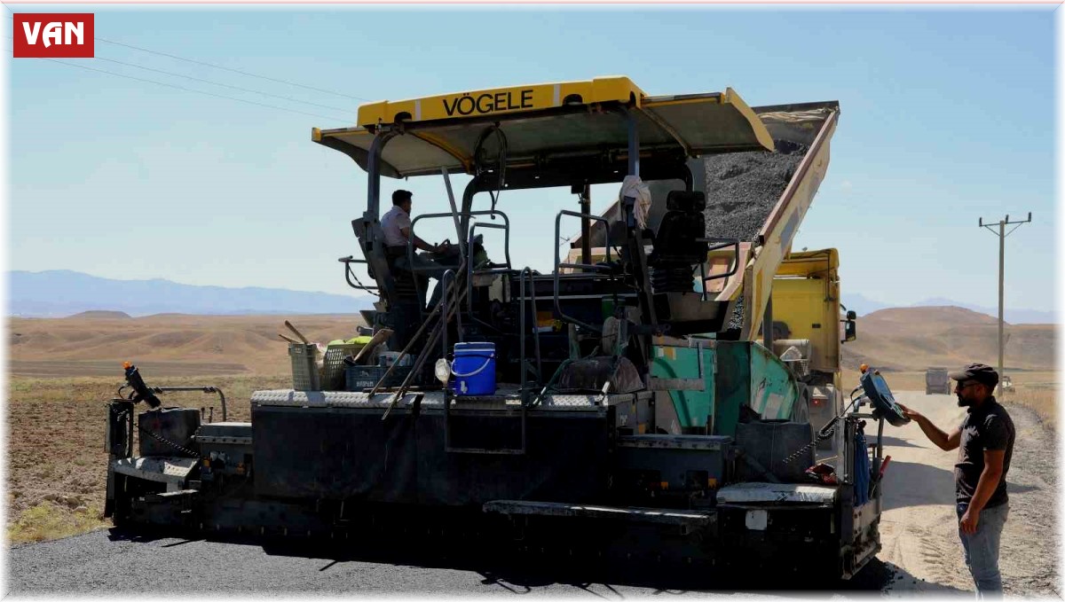 Van'daki grup mahalle yollarında asfalt çalışması