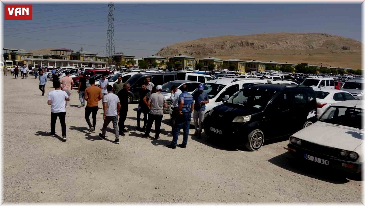 Van'daki ikinci el açık oto pazarında yeni düzenlemeye tam destek