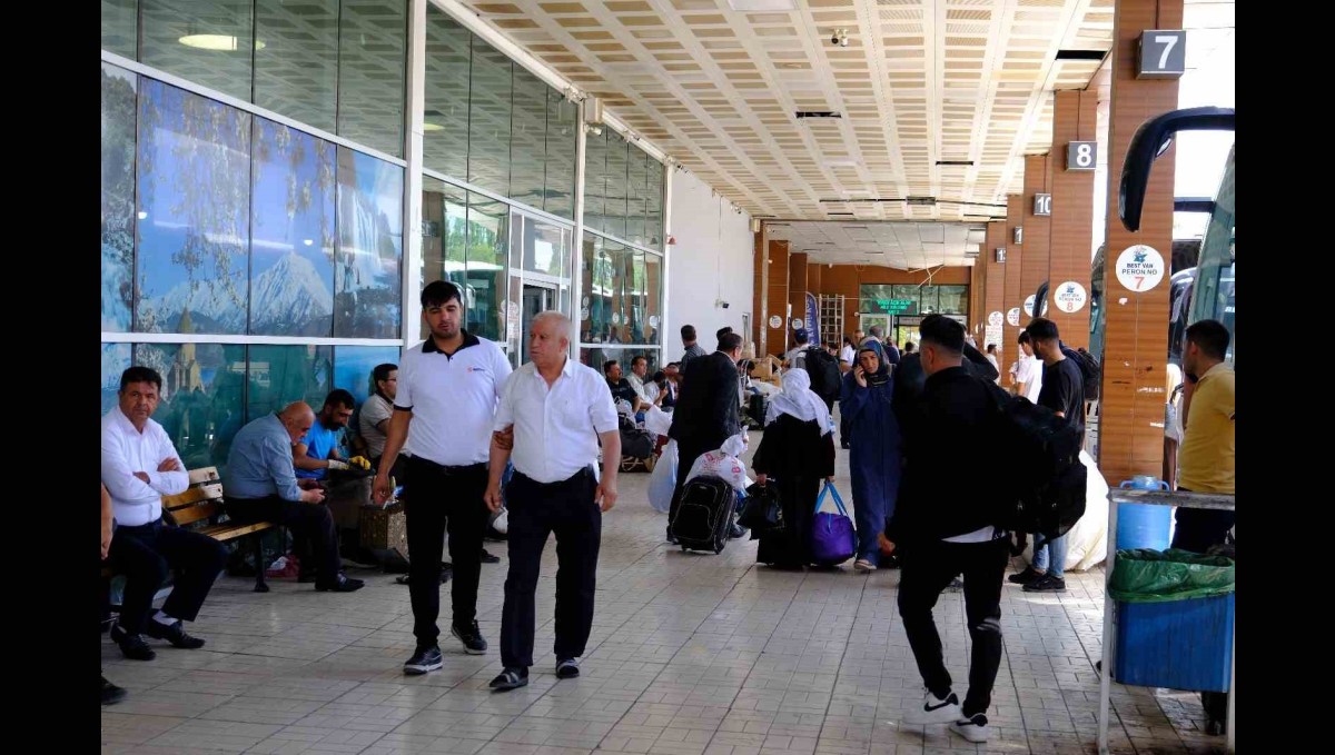 Van'daki İranlılar: "Biz harp var diye kaçmıyoruz"