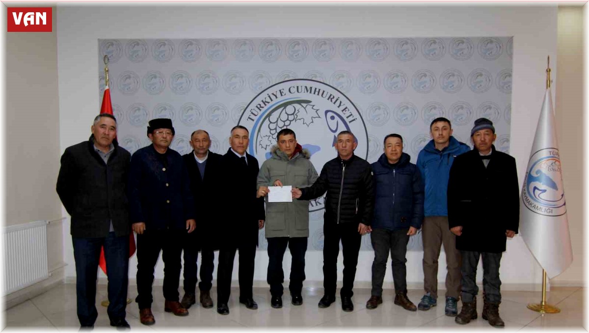 Van'daki Kırgız Türklerinden deprem bölgesine 340 bin TL yardım