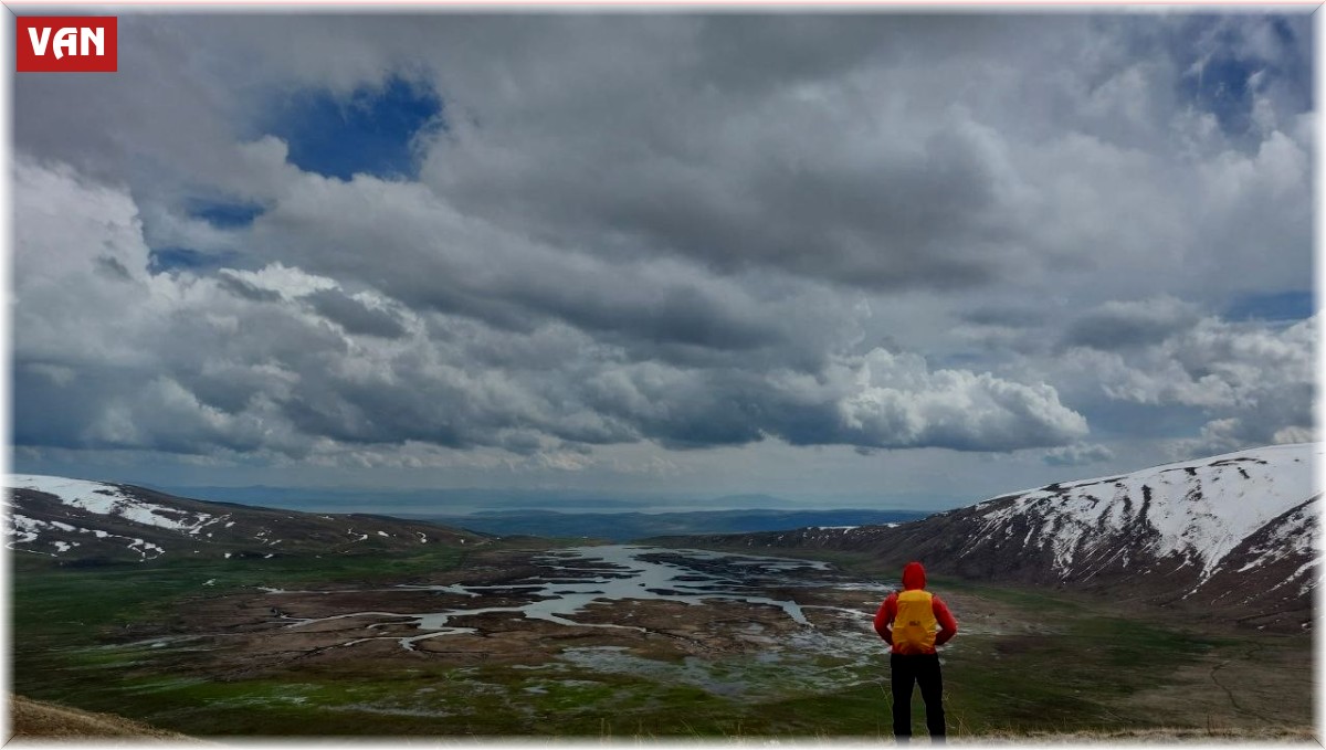 Van'daki krater gölünün büyük kısmı kurudu