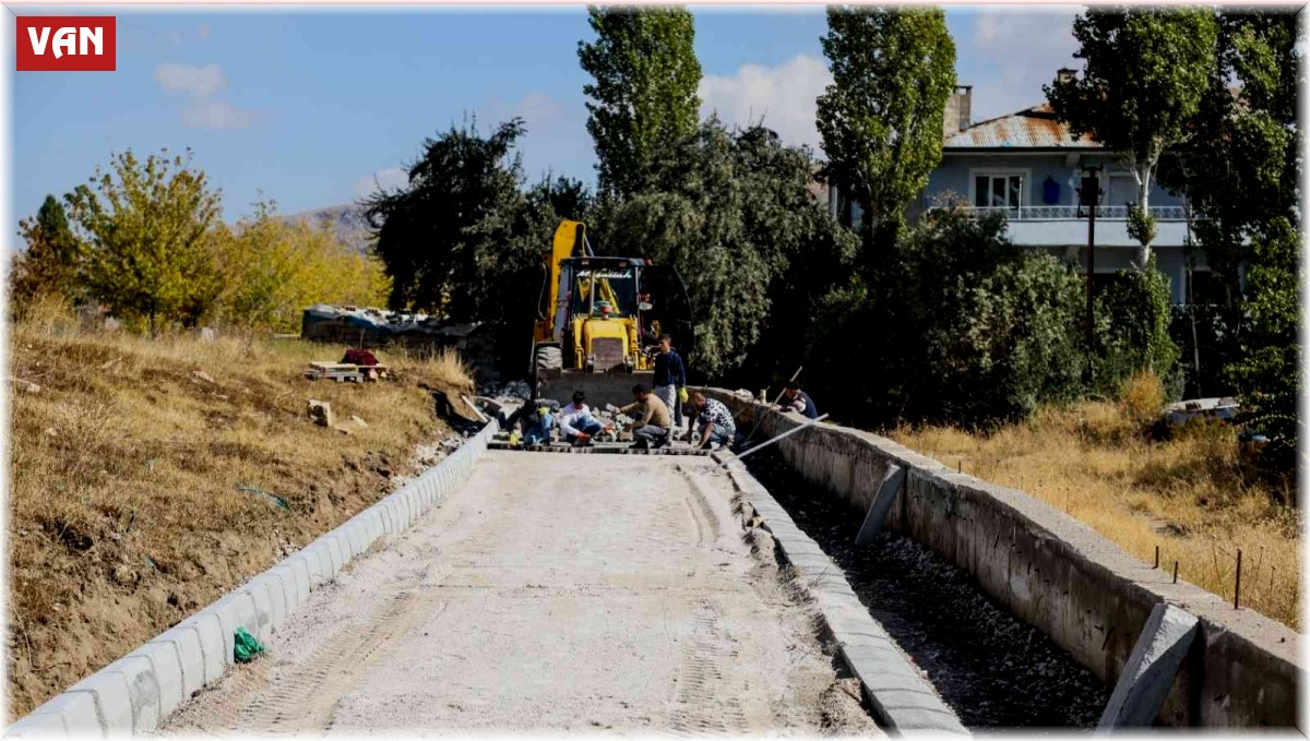 Van'daki mezarlıklarda bakım ve onarım çalışması