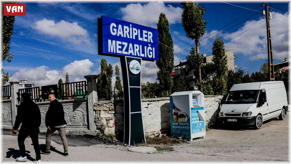 Van'daki mezarlıkların isim tabelası yenilendi