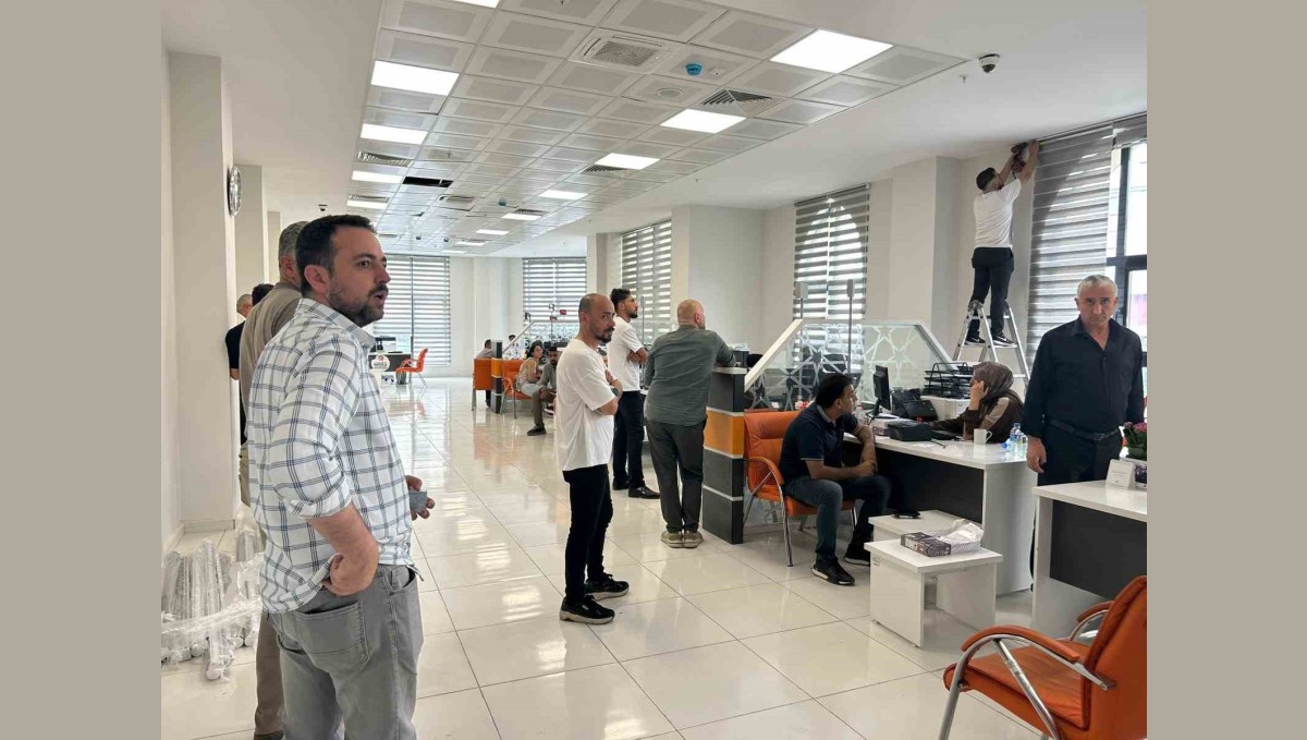 Van'daki nüfus müdürlüklerinde sürücü belgesi yenileme yoğunluğu