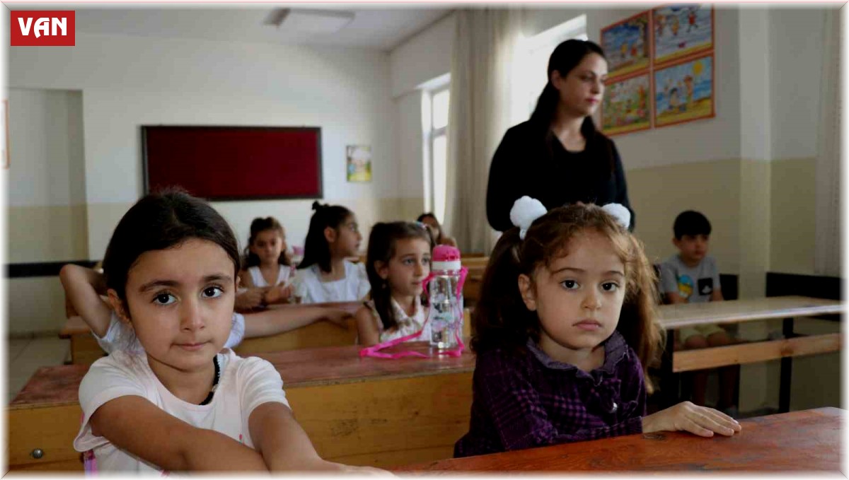 Van'daki okullarda 'uyum' zili çaldı