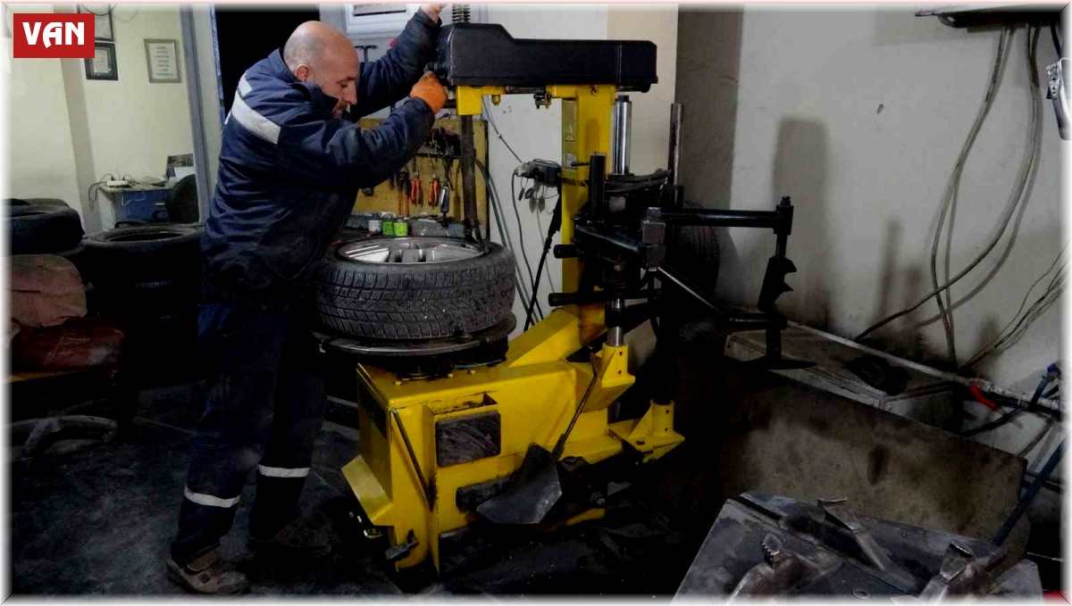 Van'daki oto lastikçilerde değişim yoğunluğu yaşanıyor