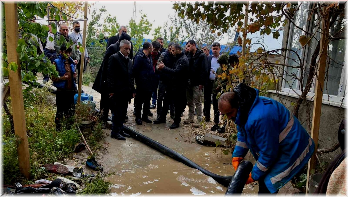 Van'daki su baskınlarına anında müdahale