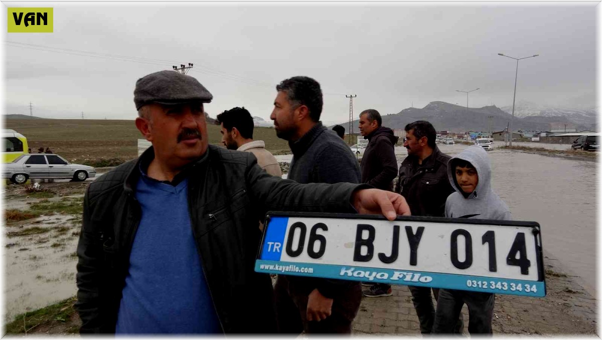 Van'daki sürücülerin zor anları