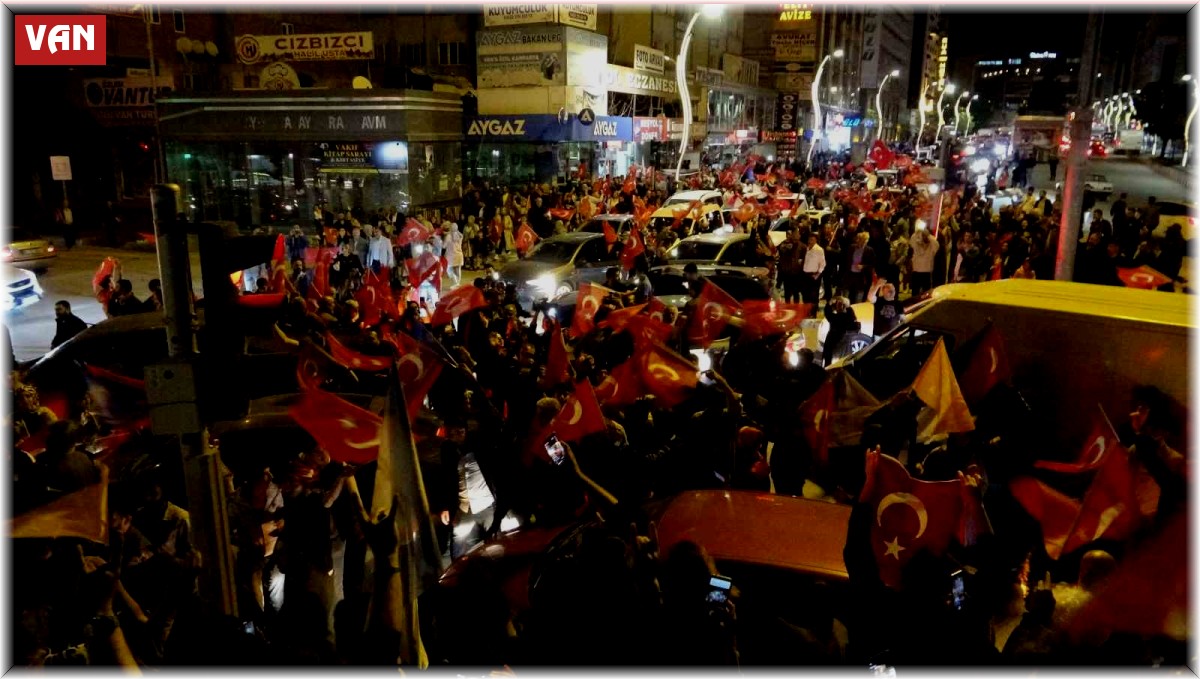 Van'dan Kılıçdaroğlu'na sloganlı uğurlama
