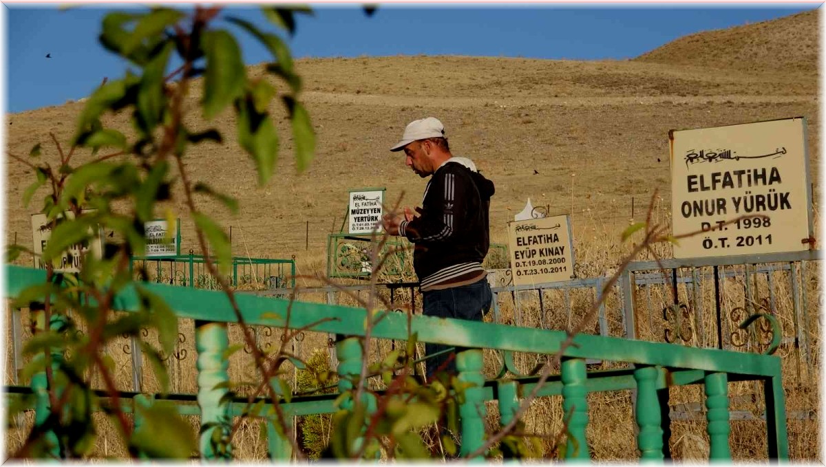 Van depreminde eşini ve 3 çocuğunu kaybeden babanın acısı dinmedi