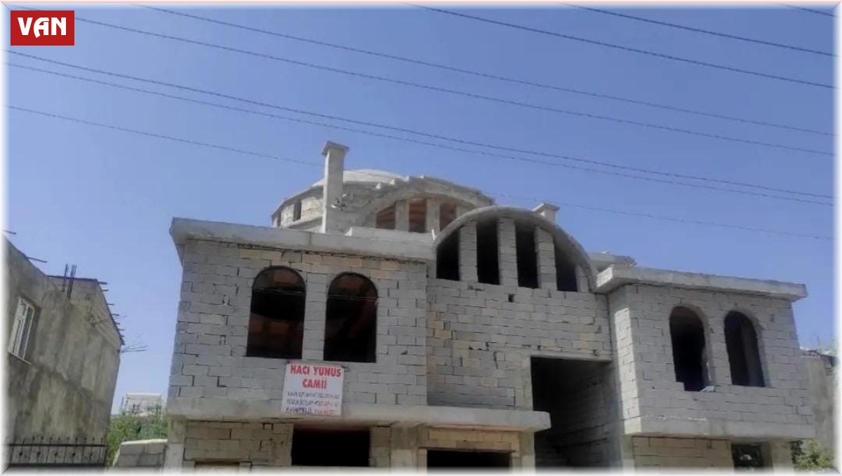 Van depreminden etkilenen caminin inşaatı yarım kaldı