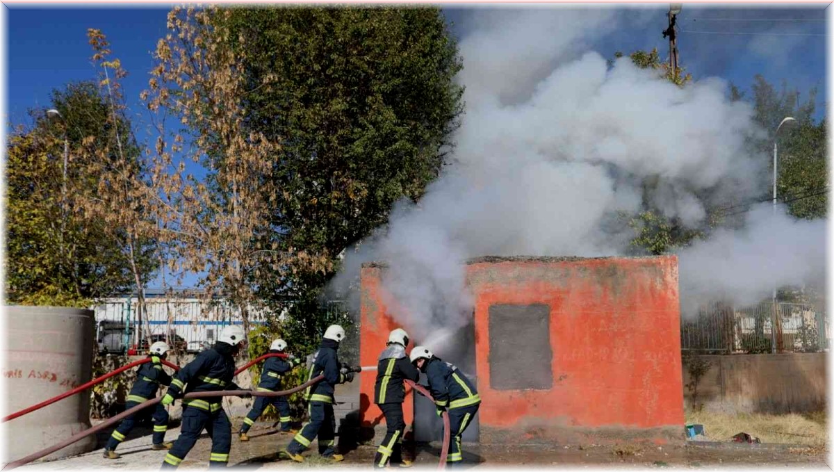 Van depreminin 10'uncu yıl dönümünde tatbikat