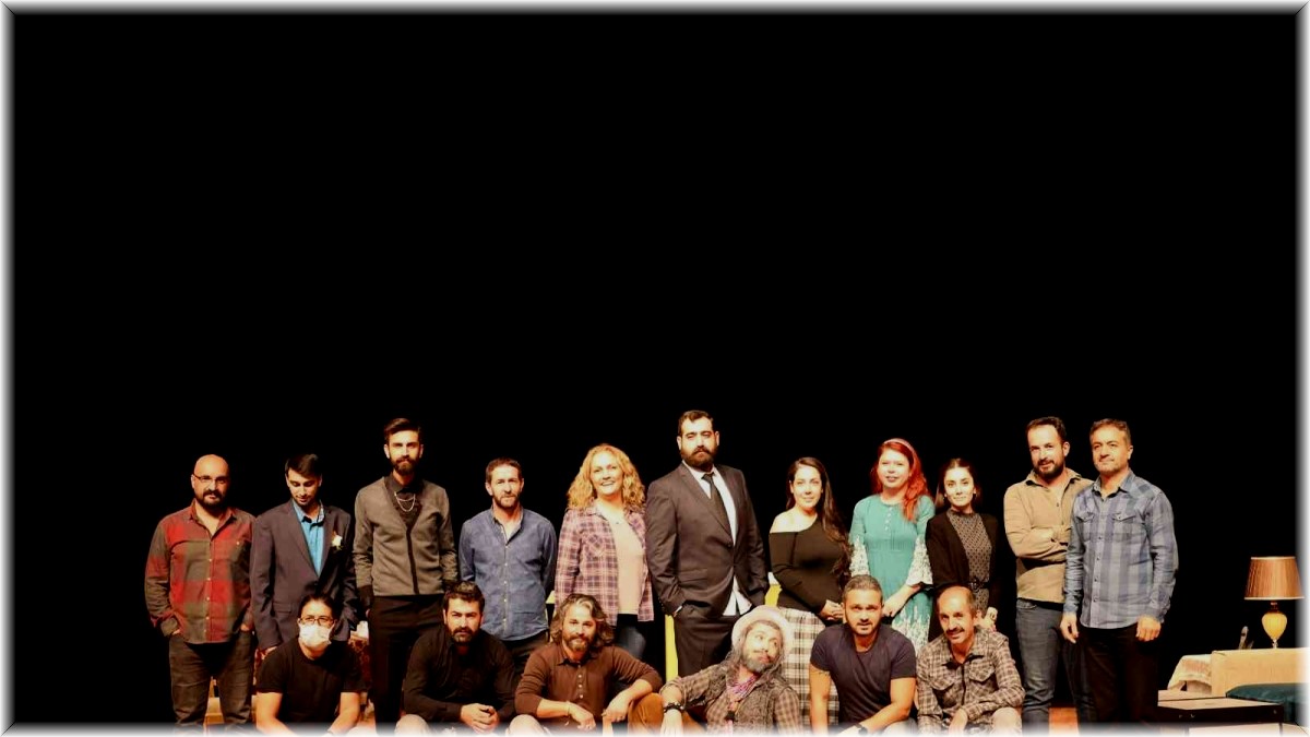 Van Devlet Tiyatrosu perdelerini açtı