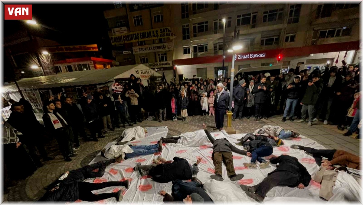 Van Filistin'e Destek Platformu'ndan kefenli drama gösterisi