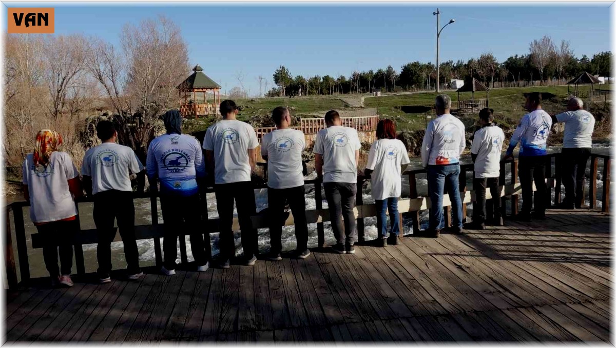 Van Gölü Aktivistleri, inci kefali nöbeti tuttu