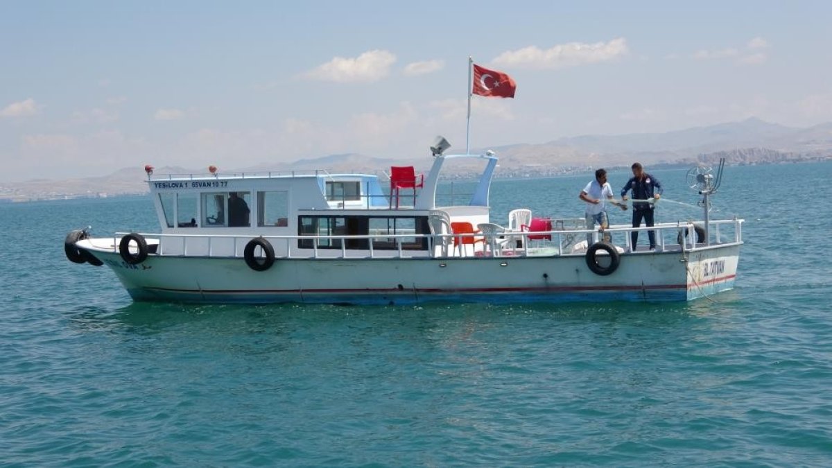 Van Gölü balıkçıları "Vira Bismillah" dedi