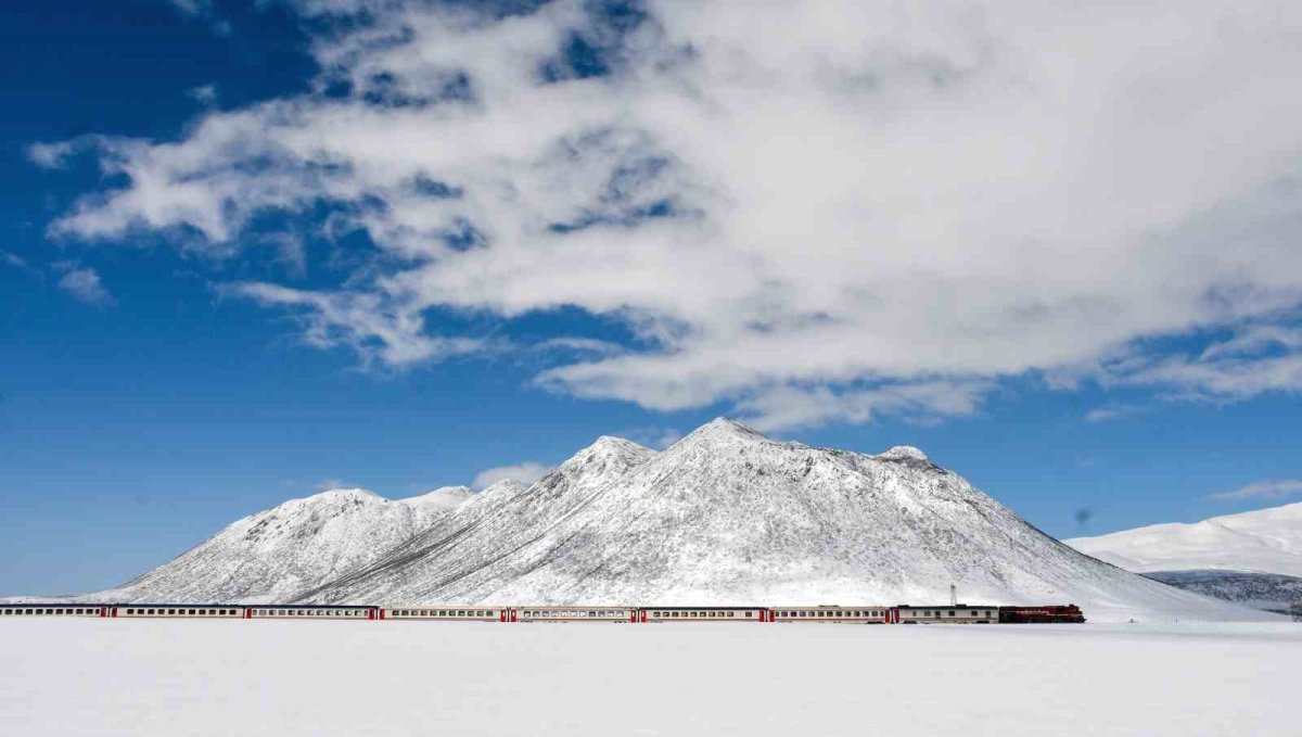 Van Gölü Ekspresi, Kirkor Dağı manzarasıyla görsel şölen sunuyor