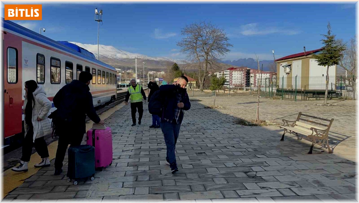 Van Gölü Ekspresi kış sezonunun ilk seferine başladı