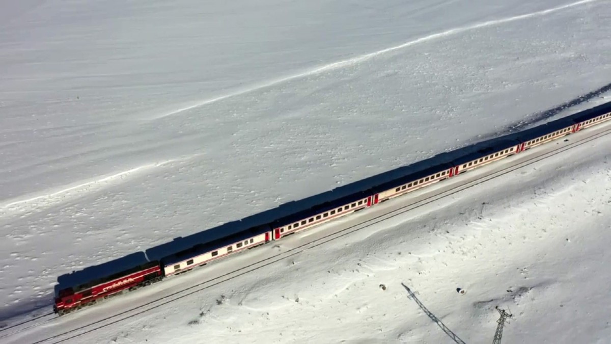 Van Gölü Ekspresi'nin karlı ve güzel yolculuğu