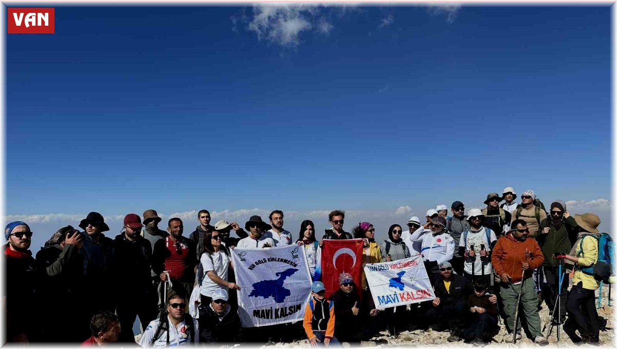 Van Gölü için 3 bin 537 rakımlı Artos Dağı'na tırmanıldı