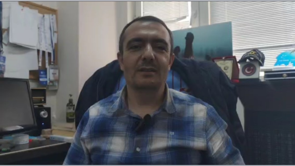 Van Gölü kıyısında yosun tabakası oluştu