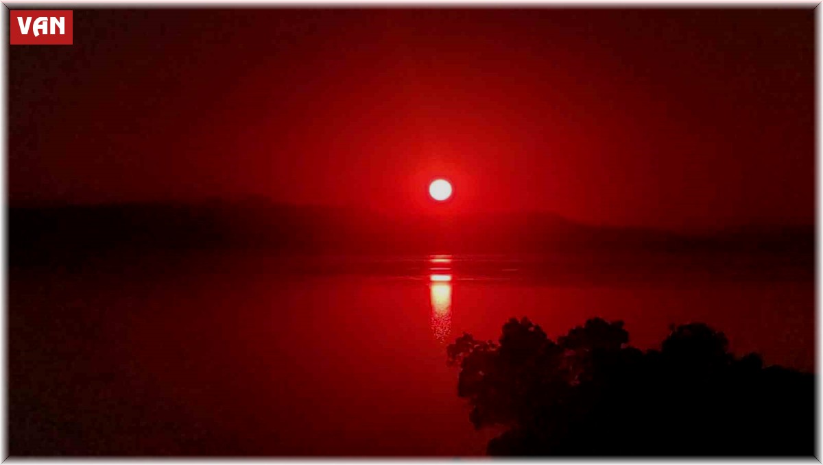 Van Gölü manzaralı eşsiz günbatımı