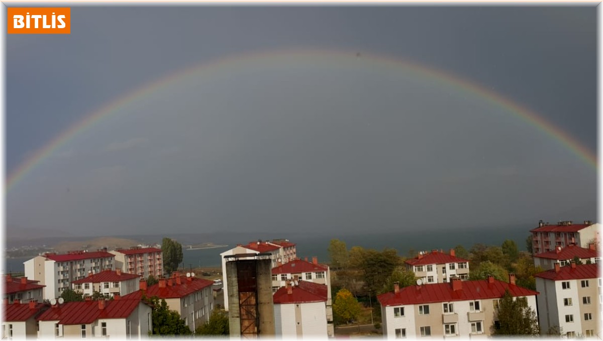 Van Gölü'nde gökkuşağı cümbüşü