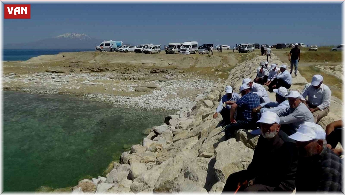 Van Gölü'nde kaybolan şahıs Rov ve Sonar cihazları ile aranıyor