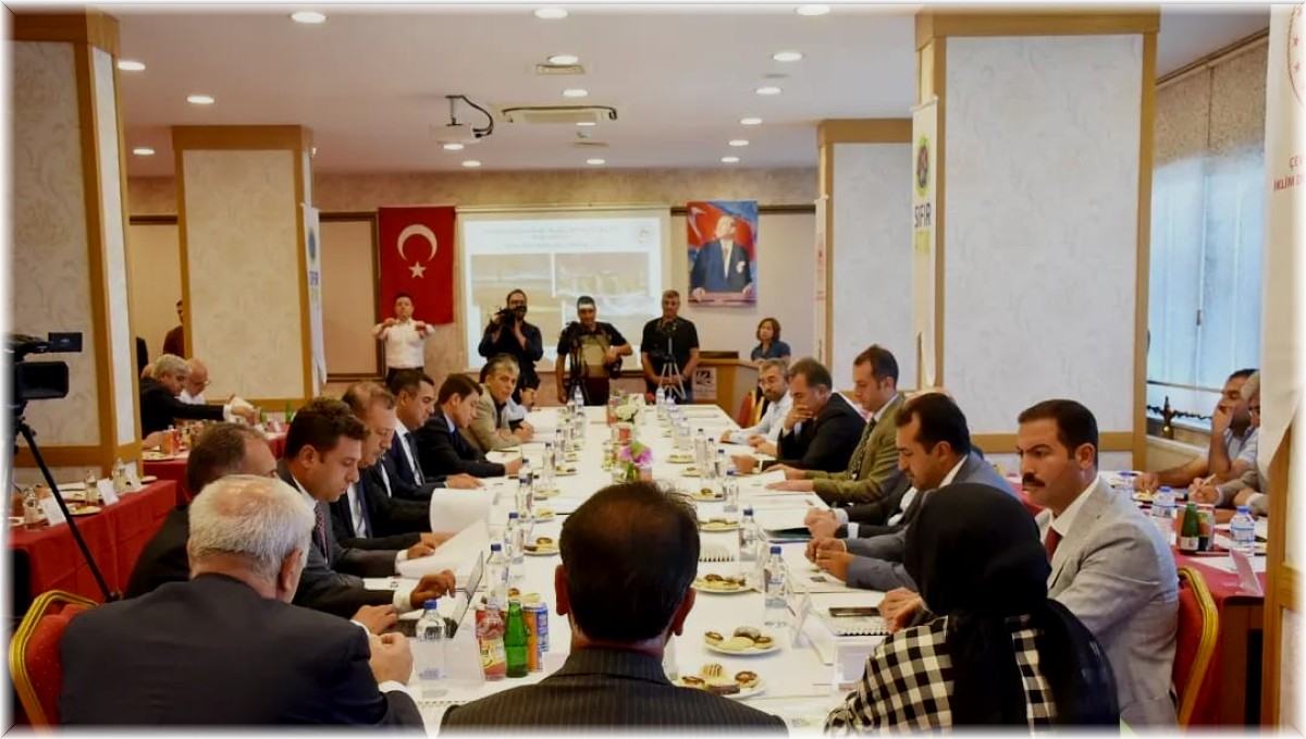 Van Gölü'nde kirliliğin önlenmesi ve sorunların çözümü masaya yatırıldı