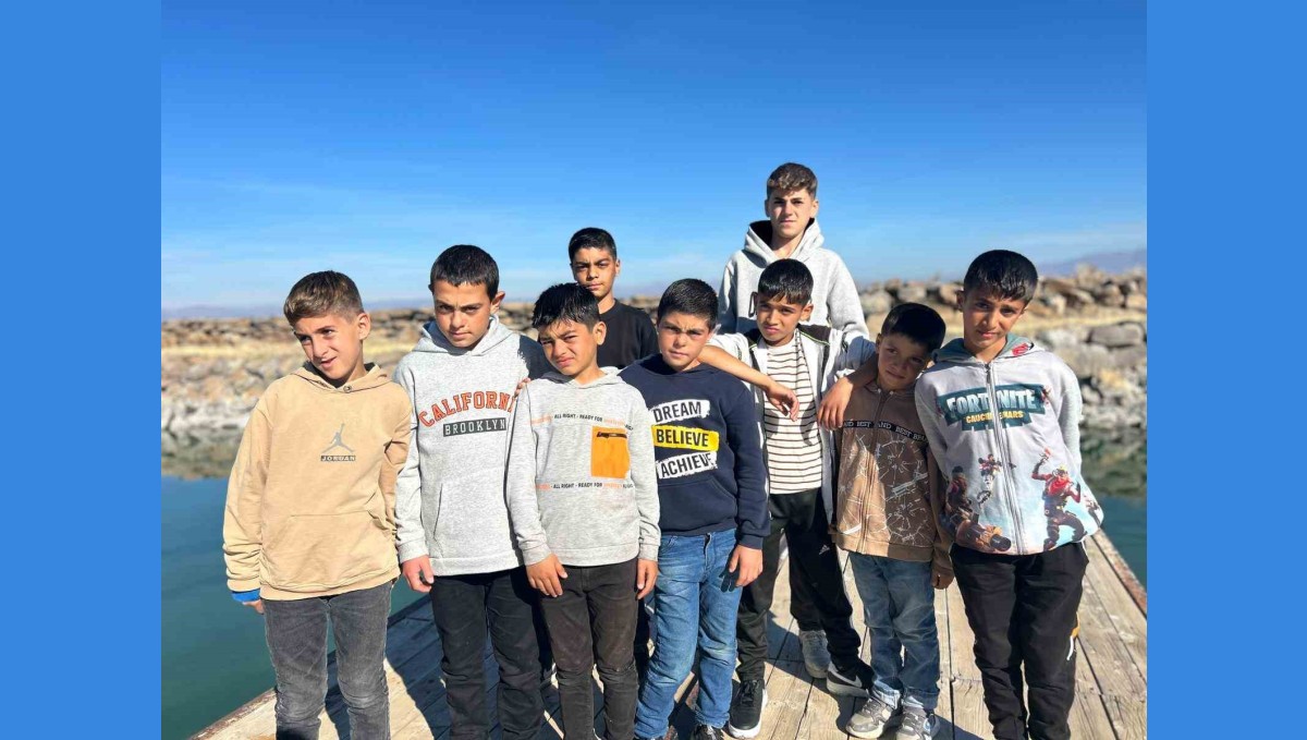 Van Gölü'nde yazın sararan saçlar kışın eski rengine döndü