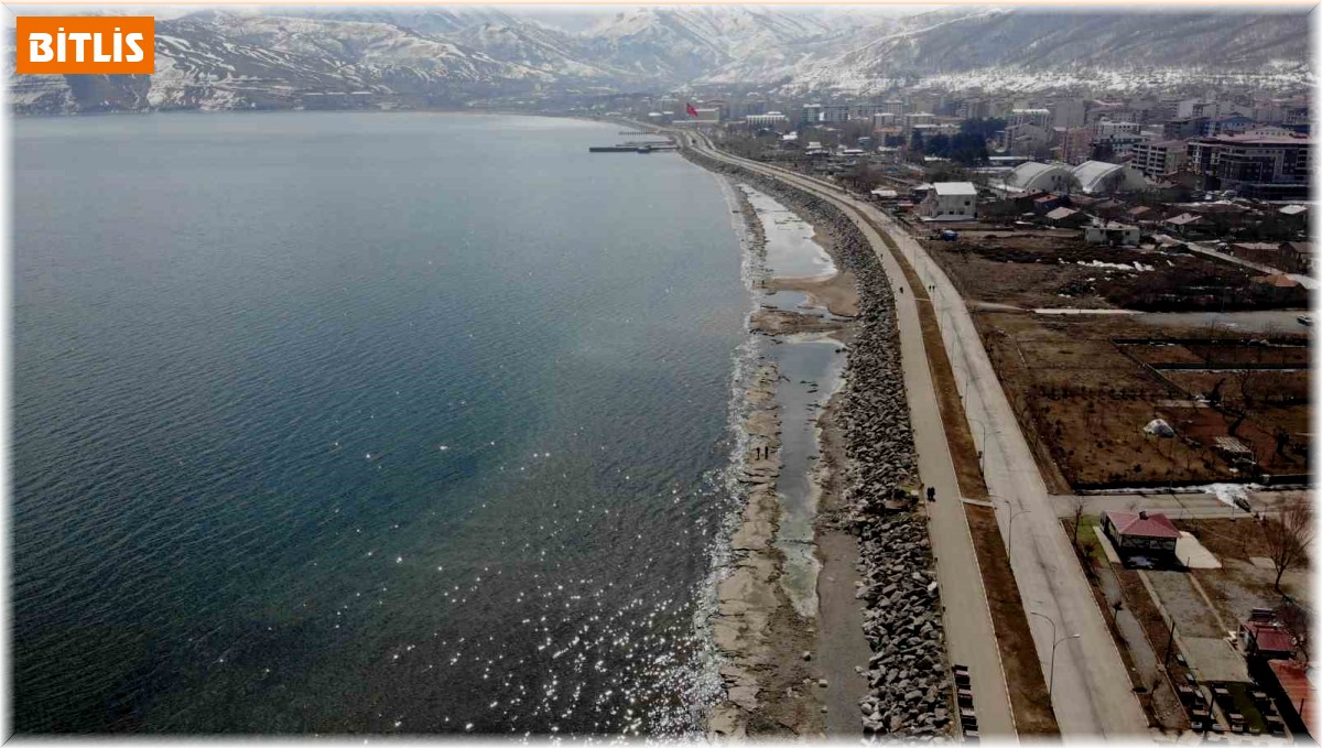 Van Gölü'ndeki çekilme devam ediyor