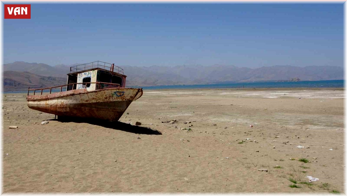 Van Gölü'ndeki iyileşme kısa sürdü: Su tekrar çekilmeye başladı
