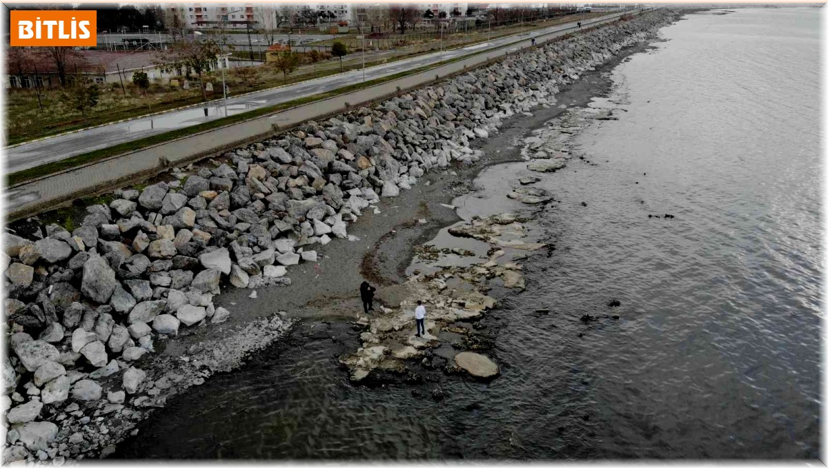 Van Gölü'ndeki su çekilmesi sürüyor