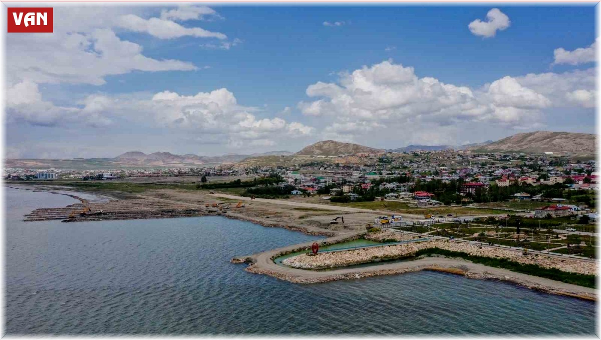 Van Gölü'nden 1 milyon metreküp dip çamuru çıkarıldı