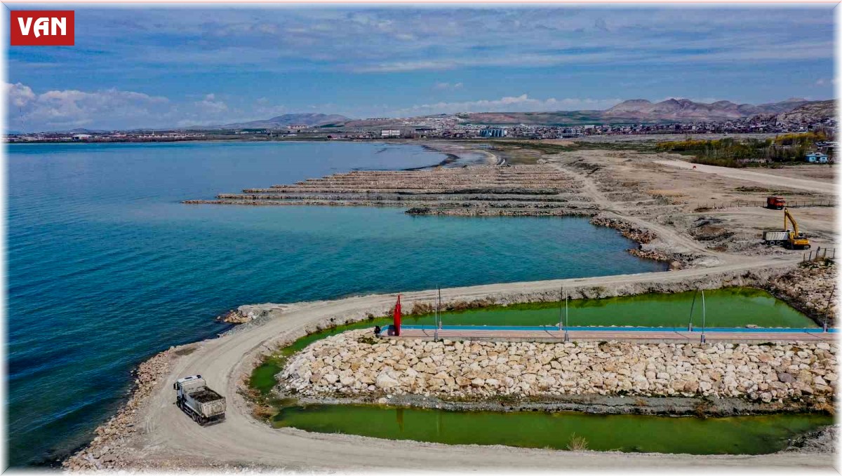 Van Gölü'nden 880 bin metreküp dip çamuru ve balçık çıkarıldı