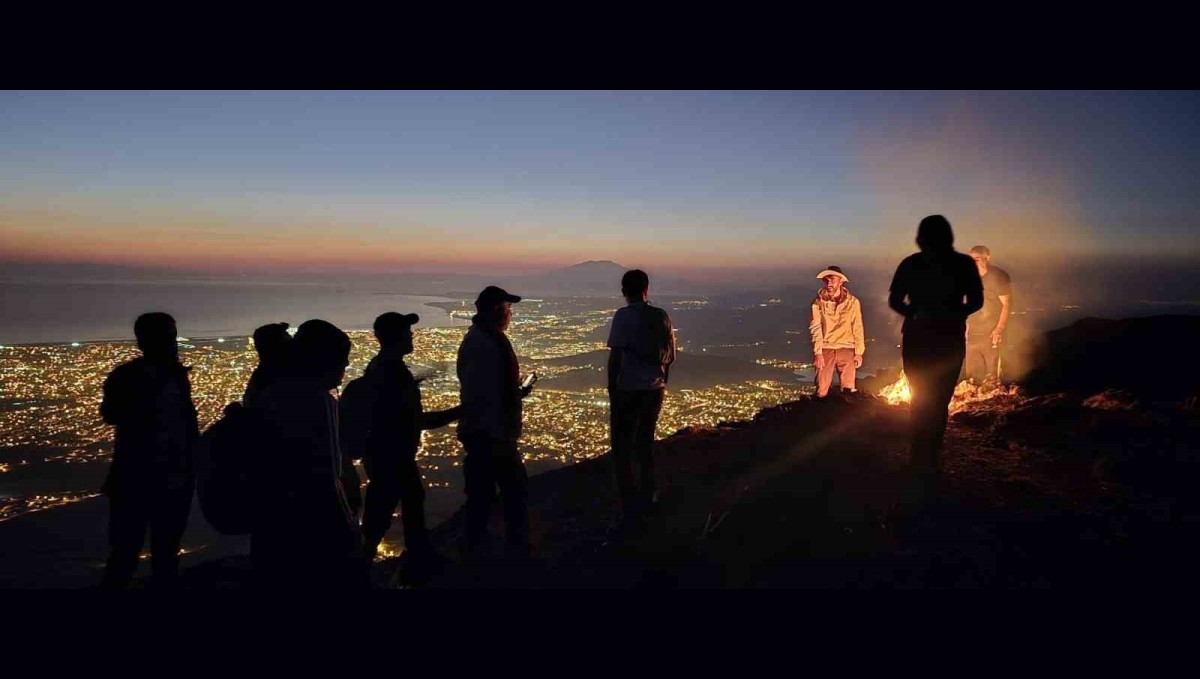Van Gölü'ne dikkat çekmek için Erek Dağı'na tırmandılar