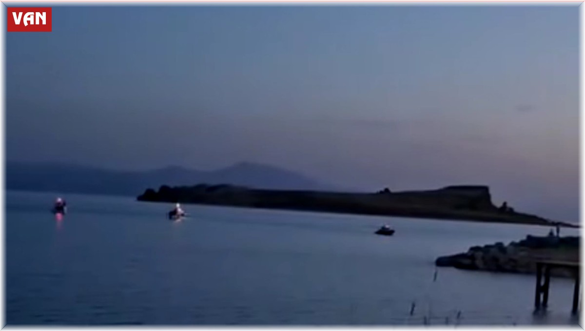 Van Gölü'ne giren şahıstan haber alınamıyor