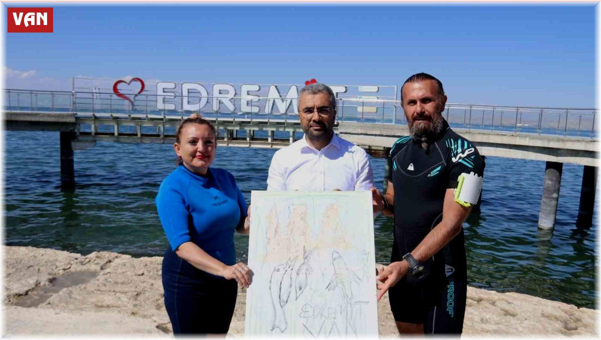 Van Gölü'nün derinliğinde resim çizimi