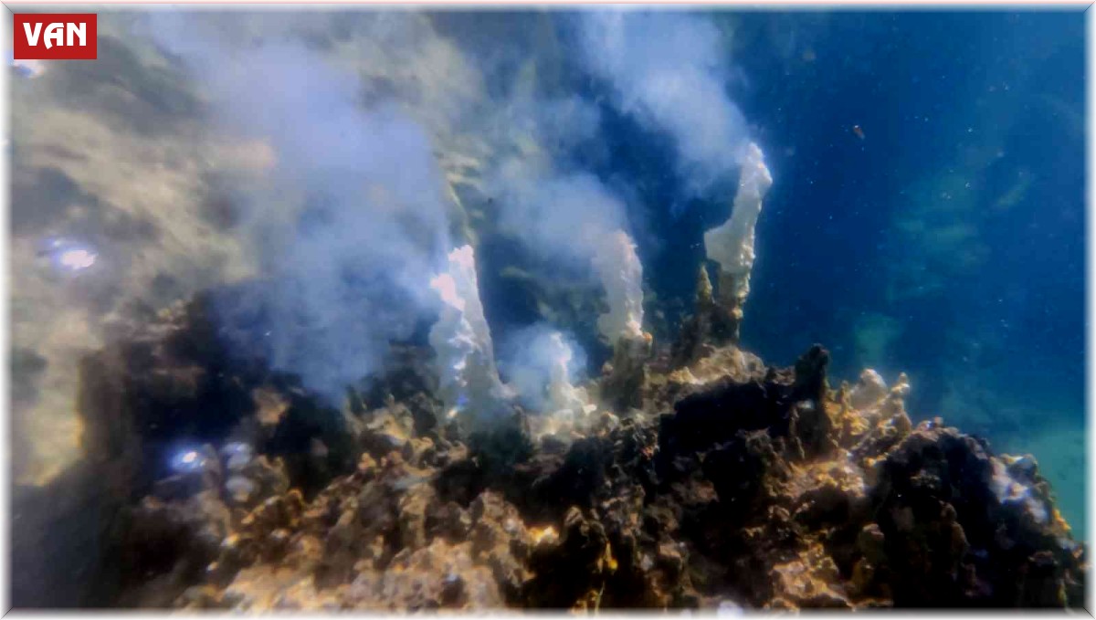Van Gölü'nün derinliklerinde dumana benzer maden suyu çıkışları görüntülendi