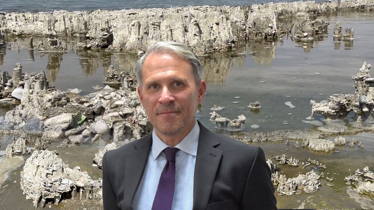 Van Gölü'nün derinliklerindeki su altı peri bacaları Guinness yolunda