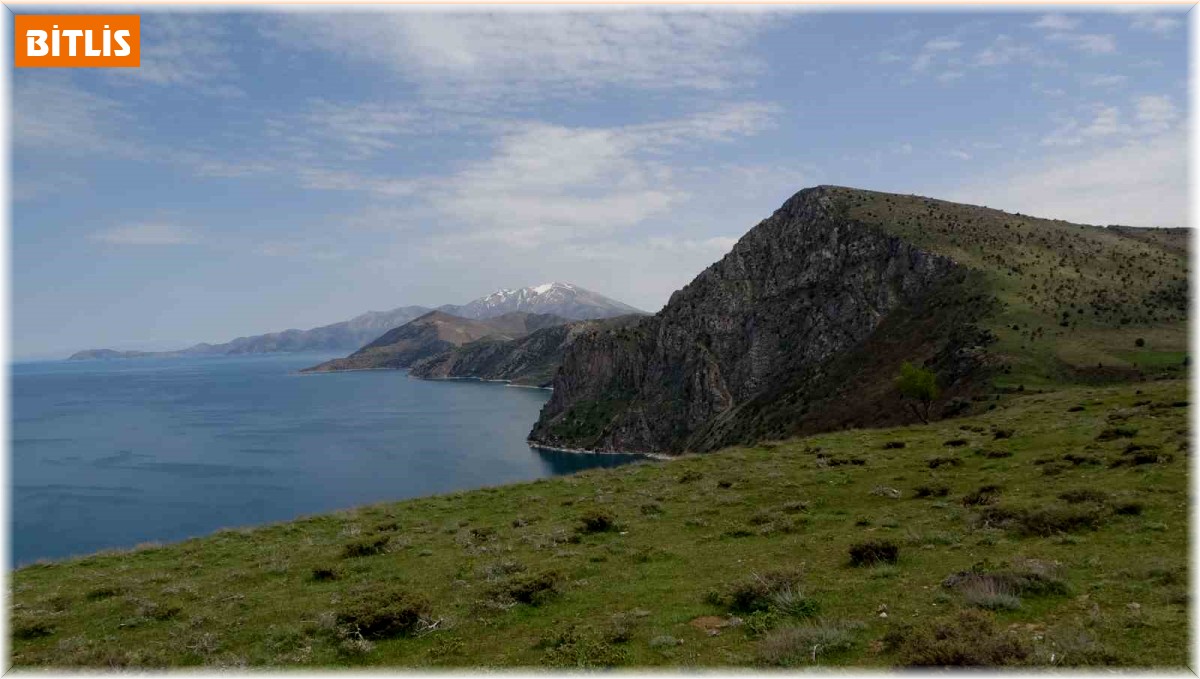 Van Gölü'nün el değmemiş koyları göz kamaştırıyor