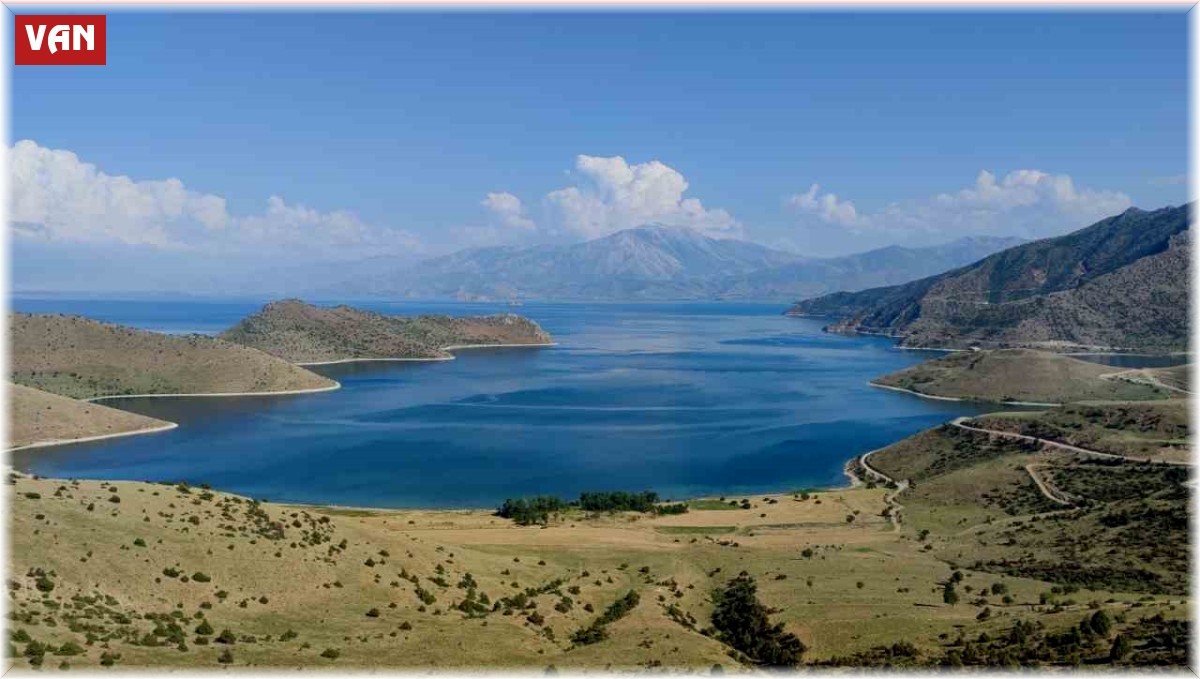 Van Gölü'nün saklı koyları ziyaretçilerini mest ediyor