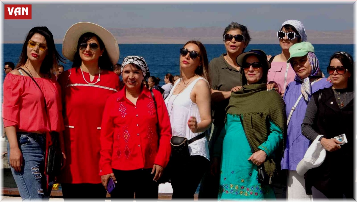 Van Gölü sahilleri İranlı turistlerle doldu taştı